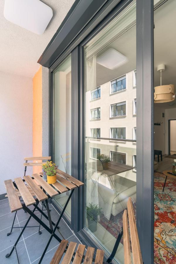 Corvin Apartment With Balcony And Ac Budapeste Exterior foto