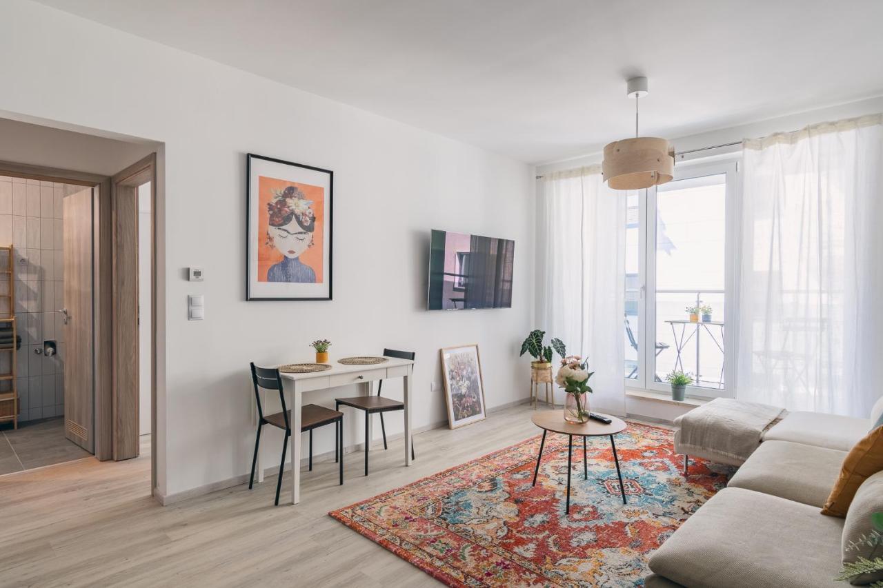 Corvin Apartment With Balcony And Ac Budapeste Exterior foto
